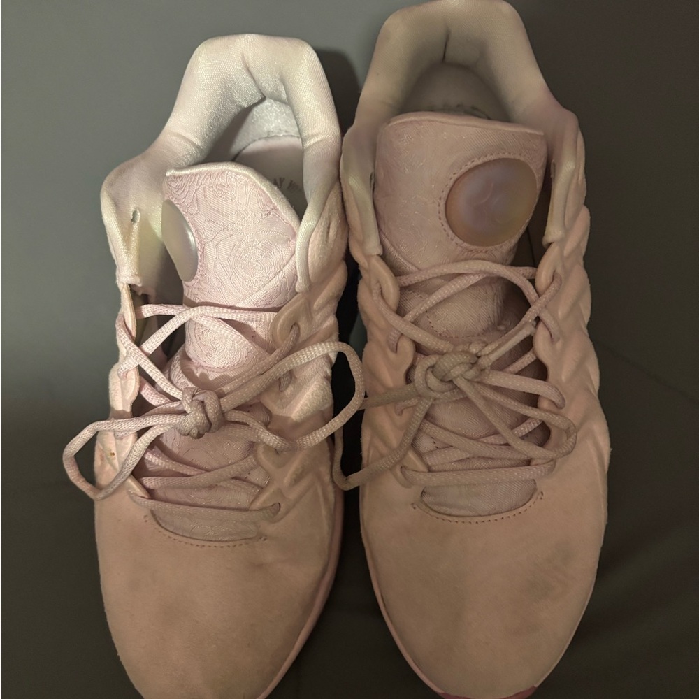 Men's gently worn KD basketball shoes